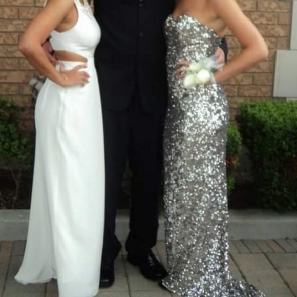 STRAPLESS SEQUENCE PROM/SPECIAL EVENTS GOWN - Picture 5 of 5